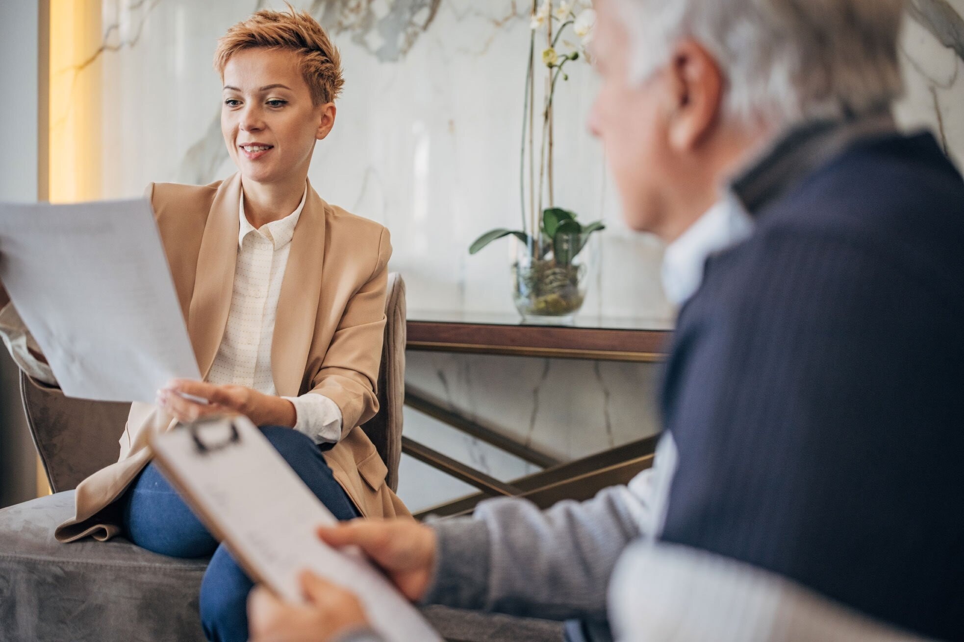 meeting-with-a-female-advisor-an